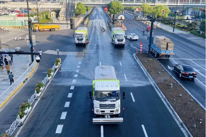 路面见本色丨AG庄闲游戏环境新能源环卫装备服务上海进博会！