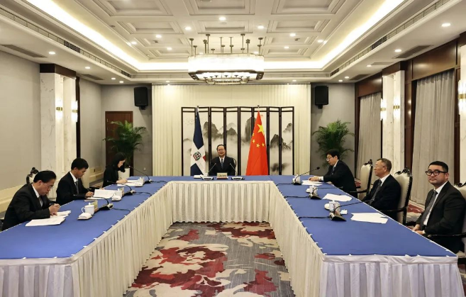 AG庄闲游戏环境“助力”多米尼加清运垃圾，毛伟明省长出席线上交接仪式