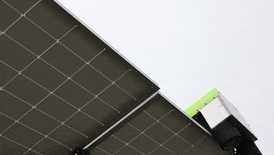 光伏发电效率飙升20% AG庄闲游戏环境光伏清洁机器人震撼上市